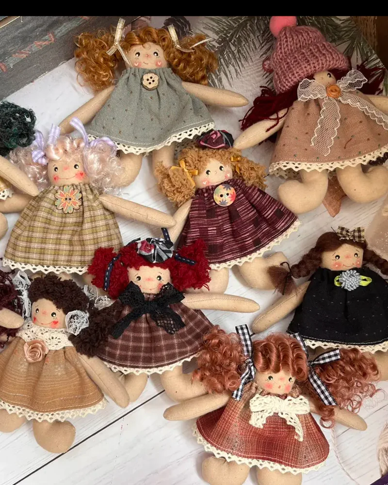 Handmade 10cm Cute Country Fabric Doll – Perfect for Keychains, Pins, or Accessories