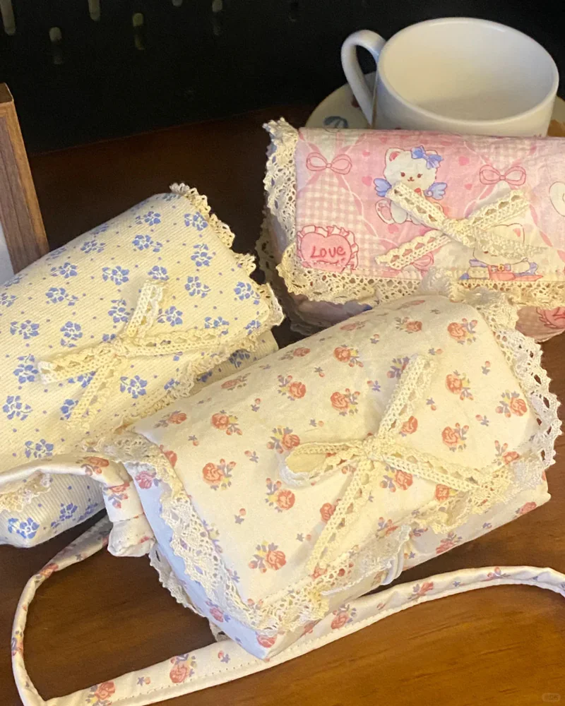 Retro Rose Lace Storage Bag